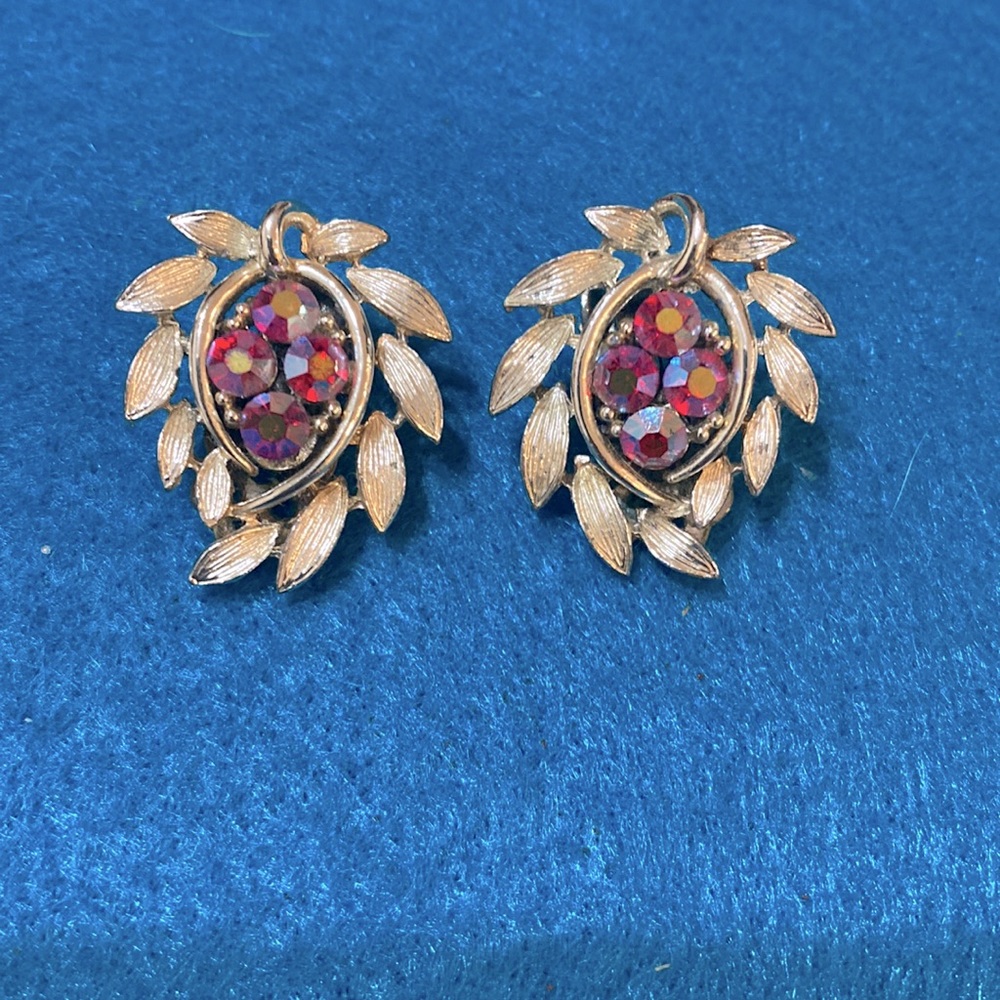 Vintage Silver Earring with Red Aurora Borealis rhinestone center.